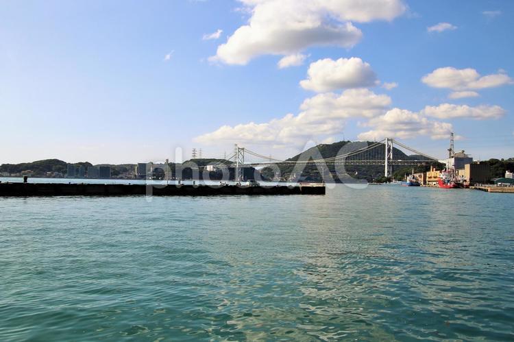門司港レトロから見た関門海峡と関門橋 門司港レトロ,関門海峡,関門橋の写真素材