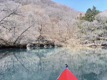 四万湖 コバルトブルー カヌーからの景色 四万湖 コバルトブルー カヌーからの景色 四万湖,コバルトブルー,カヌーの写真素材