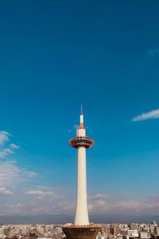 京都タワー 京都タワー,青空,晴天の写真素材