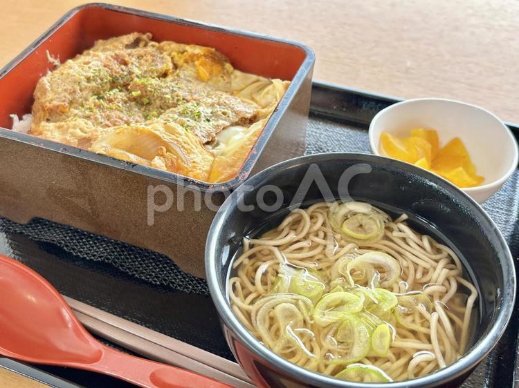 カツ重と蕎麦のセット とんかつ,トンカツ,豚カツの写真素材
