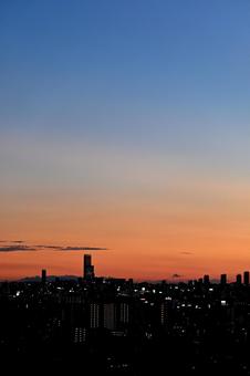 夕暮れの街 夕暮れの街 日没,マジックアワー,夕日の写真素材