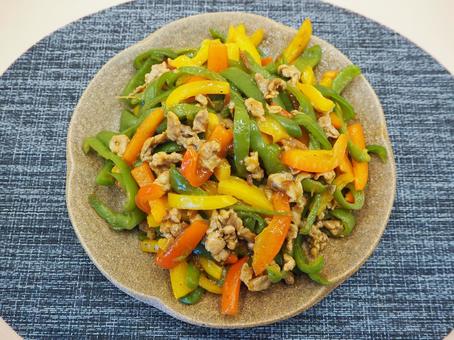 パプリカとピーマンの青椒肉絲・家庭料理 青椒肉絲,パプリカ,ピーマンの写真素材