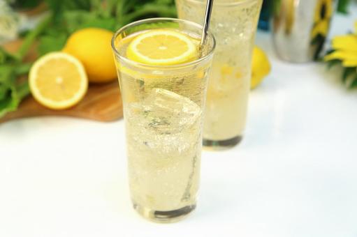 ハイボール ハイボール ハイボール,アルコール,カクテルの写真素材