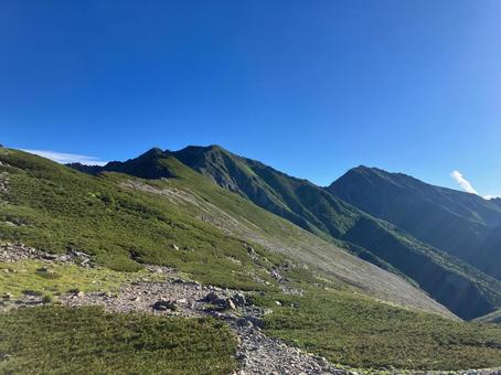 赤石岳へ登山8 振り返って荒川三山 赤石岳へ登山8 振り返って荒川三山 南アルプス,赤石岳,荒川岳の写真素材