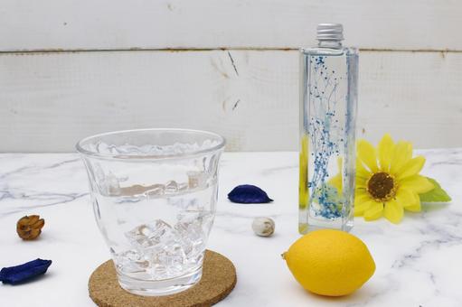 レモンと爽やかな水 レモンと爽やかな水 レモン,水,氷の写真素材