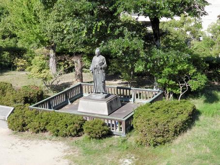 福山城 水野勝成像 福山城 水野勝成像の写真