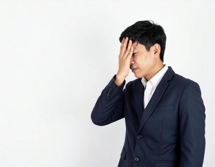 頭を抱える 頭を抱えるの写真