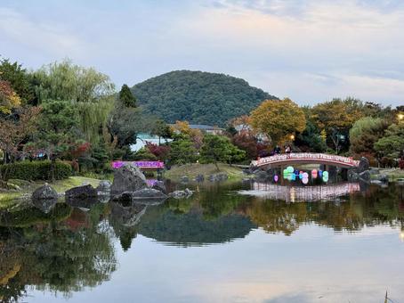 秋の夕方　福井県紫式部公園 夕方,夕暮れ,夕雲の写真素材