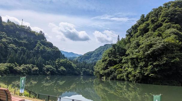 JR只見線・早戸駅前の霧幻峡の舟乗り場 JR只見線・早戸駅前の霧幻峡の舟乗り場の写真