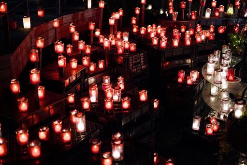 段状に並べられた赤いキャンドル キャンドル,ライトアップ,イルミネーションの写真素材