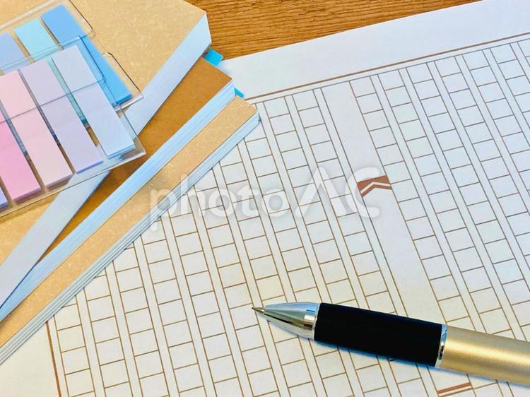 記事執筆・原稿用紙と本・読書感想文 読書感想文,原稿用紙,原稿の写真素材