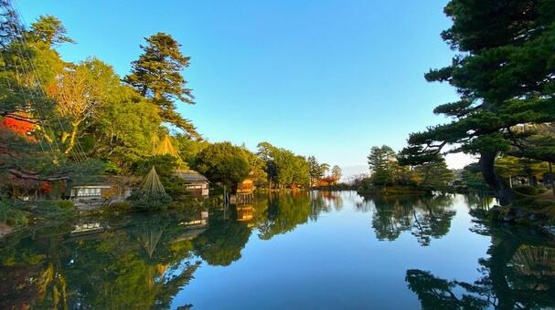 晩秋・早朝の兼六園 兼六園,金沢,石川の写真素材