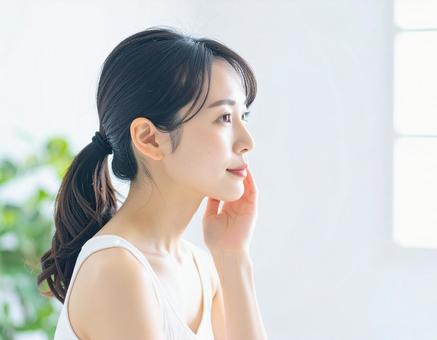美容・スキンケア 女性 横顔 2 美容・スキンケア 女性 横顔 2の写真