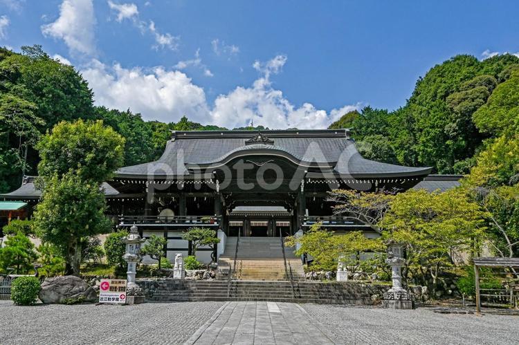 滋賀・大津市 近江神宮 外拝殿 近江神宮,楼門,拝殿の写真素材