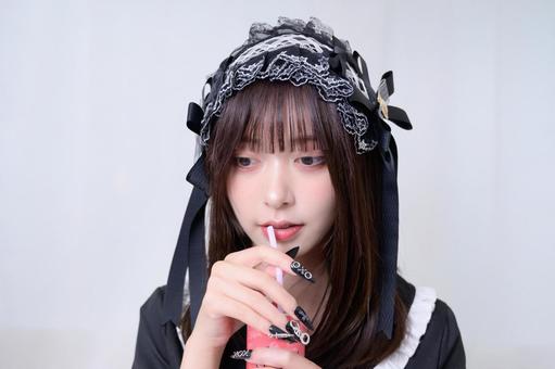 エナジードリンクを飲む地雷系女子 エナジードリンクを飲む地雷系女子 日本人,女性,エナジードリンクの写真素材