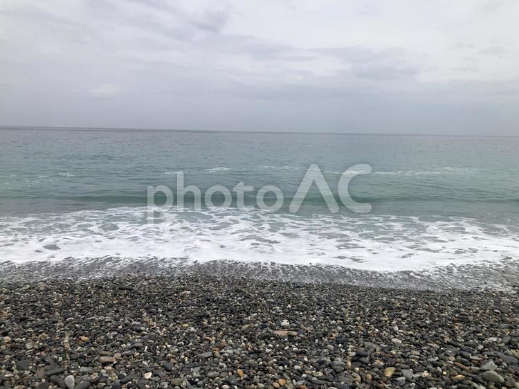 打ち寄せる波　日本海　新潟県糸魚川市 日本海,砂浜,新潟県の写真素材