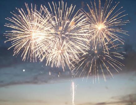 夏祭りの花火大会の風景 夏祭りの花火大会の風景の写真