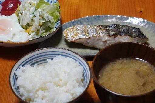 Photo, japanese food, breakfast, one juice three dishes, 