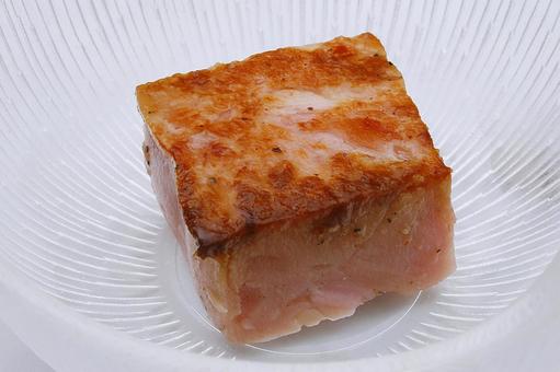 厚切りハムの香ばしさ-01の写真