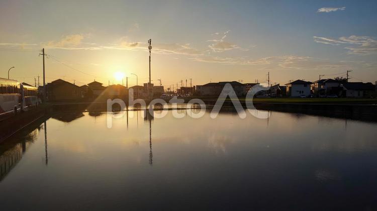 夕日と農地の水面 農地,水田,水面の写真素材