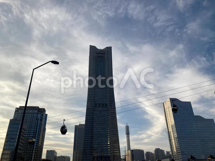 横浜ランドマークタワーとエアキャビン 横浜ランドマークタワー,横浜エアキャビン,みなとみらいの写真素材