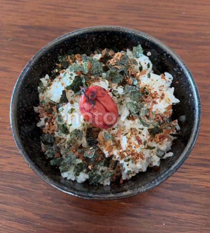 政府備蓄米ご飯におとなのふりかけの茶碗飯 茶碗飯,政府備蓄米,ご飯の写真素材