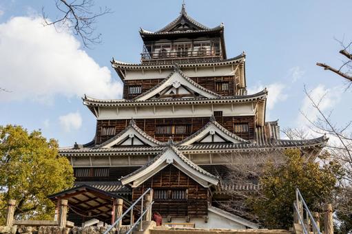 青空を背景に聳え立つ広島城 青空を背景に聳え立つ広島城 広島城,お城,シンボルの写真素材