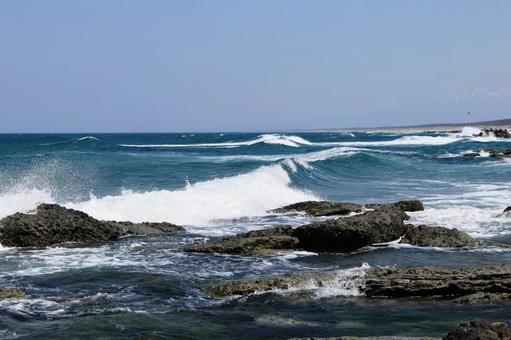 荒波 日本海 庄内浜 荒波,荒波イメージ,荒波風景の写真素材