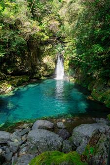 自然 滝,自然,緑の写真素材