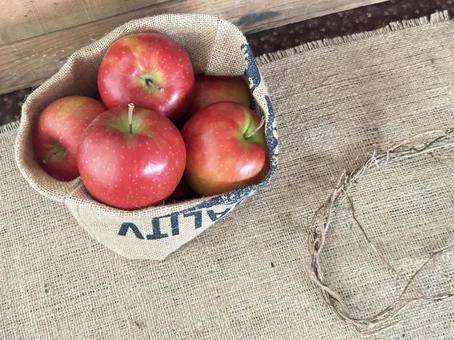 りんご りんご,赤い,フルーツの写真素材