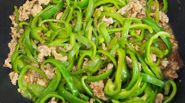 手作り・青椒肉絲（出来上がり・拡大） 青椒肉絲,手作り,ピーマンの写真素材