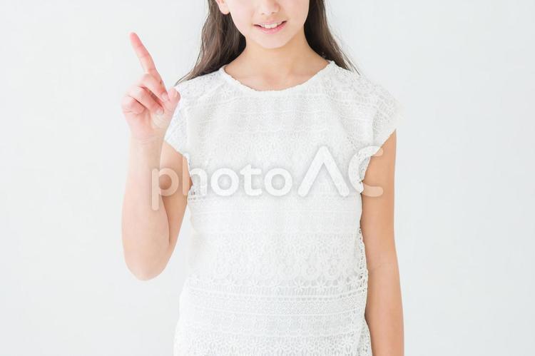 1のジェスチャーをする女の子 1,おすすめ,ナンバーワンの写真素材