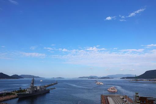 9月下旬の高松港の係留中の護衛艦いなづま 9月下旬の高松港の係留中の護衛艦いなづまの写真