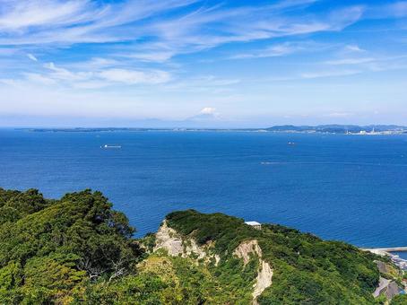 鋸山山頂駅展望台から三浦半島と富士山 鋸山山頂駅展望台から三浦半島と富士山の写真