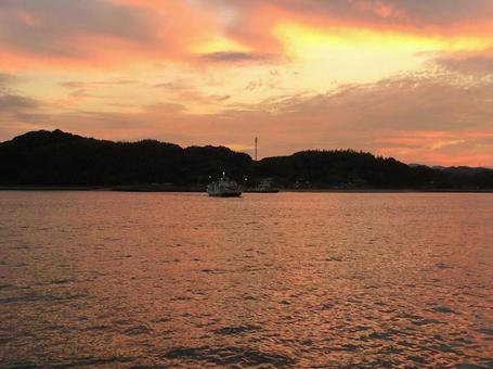 【風景写真】瀬戸内の夕暮れ 【風景写真】瀬戸内の夕暮れ 夕焼け,瀬戸内,夕暮れの写真素材