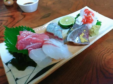 刺身盛り合わせの写真