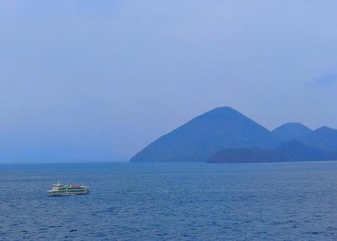 洞爺湖と遊覧船 洞爺湖,北海道,国内旅行の写真素材