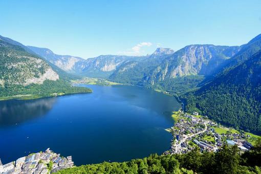 ハルシュタットスカイウォークから望む絶景 ハルシュタットスカイウォークから望む絶景 ハルシュタット,オーストリア,世界遺産の写真素材
