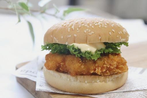チキンバーガー2 チキンバーガー2 チキンバーガー,フィレバーガー,チキンフィレバーガーの写真素材