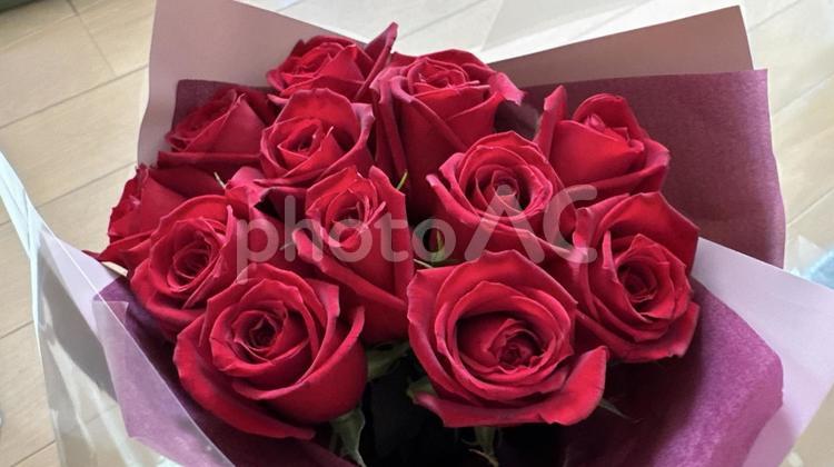 バラの花束のプレゼント 薔薇,バラ,赤の写真素材