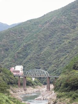 徳島県-大歩危-鉄橋と吉野川 徳島県-大歩危-鉄橋と吉野川 大歩危,吉野川,天然記念物の写真素材