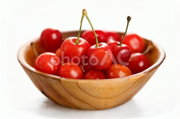 さくらんぼ（木の器） さくらんぼ,チェリー,cherryの写真素材
