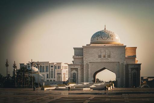 黄金に輝く宮殿正面 ドーム,宮殿,イスラム建築の写真素材