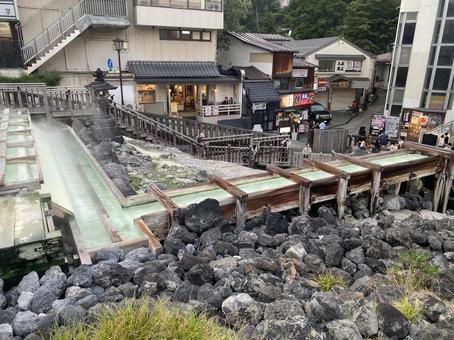 草津の温泉が流れる畑 草津の温泉が流れる畑の写真