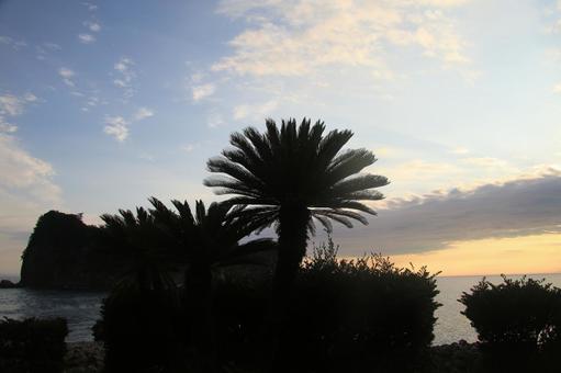 トンボロ現象の瀬浜海岸からの夕景 トンボロ現象,瀬浜海岸,夕景の写真素材