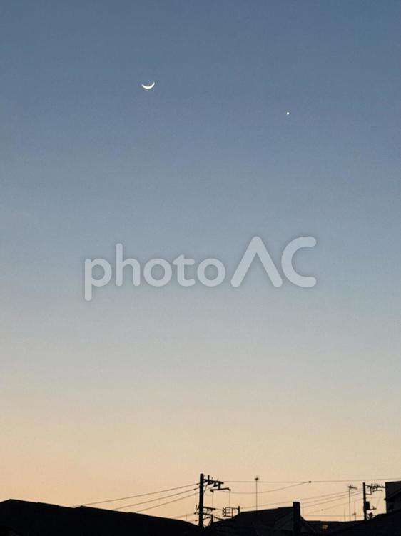 月　夕暮れ 月,夜空,自然の写真素材