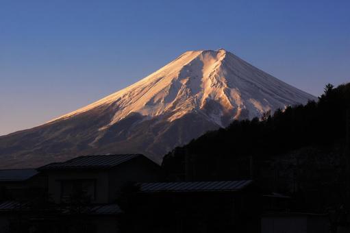 朝焼けの富士山 朝焼けの富士山の写真