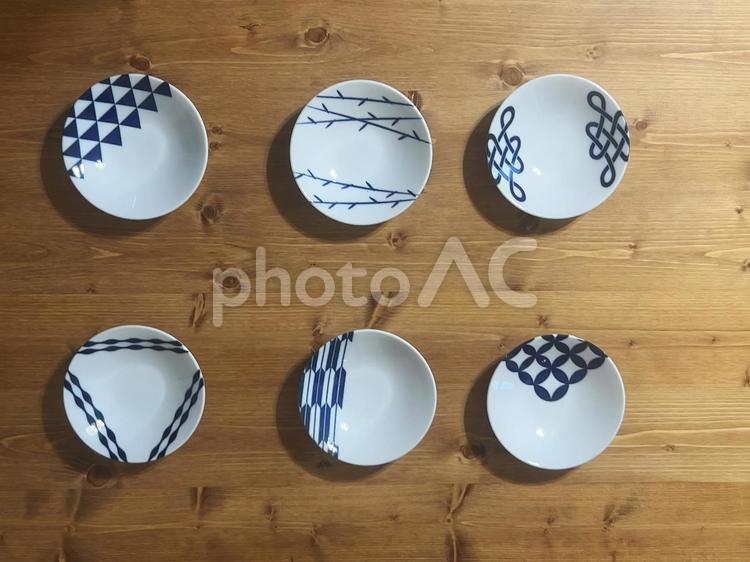 テーブル　皿　食器 テーブル,木目,食器の写真素材