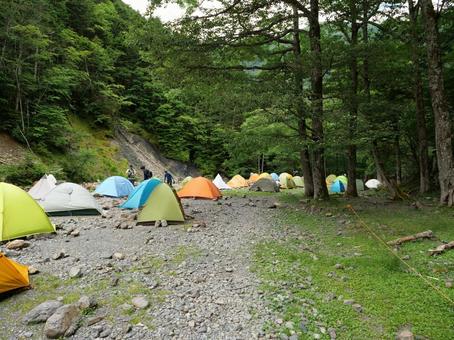 長衛小屋のテン場 長衛小屋のテン場 テン場,北沢峠,山小屋の写真素材