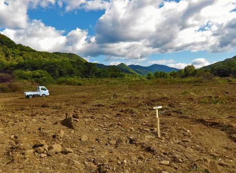 整地された土壌と軽トラ 整地された土壌と軽トラ 軽トラック,整地,土壌の写真素材